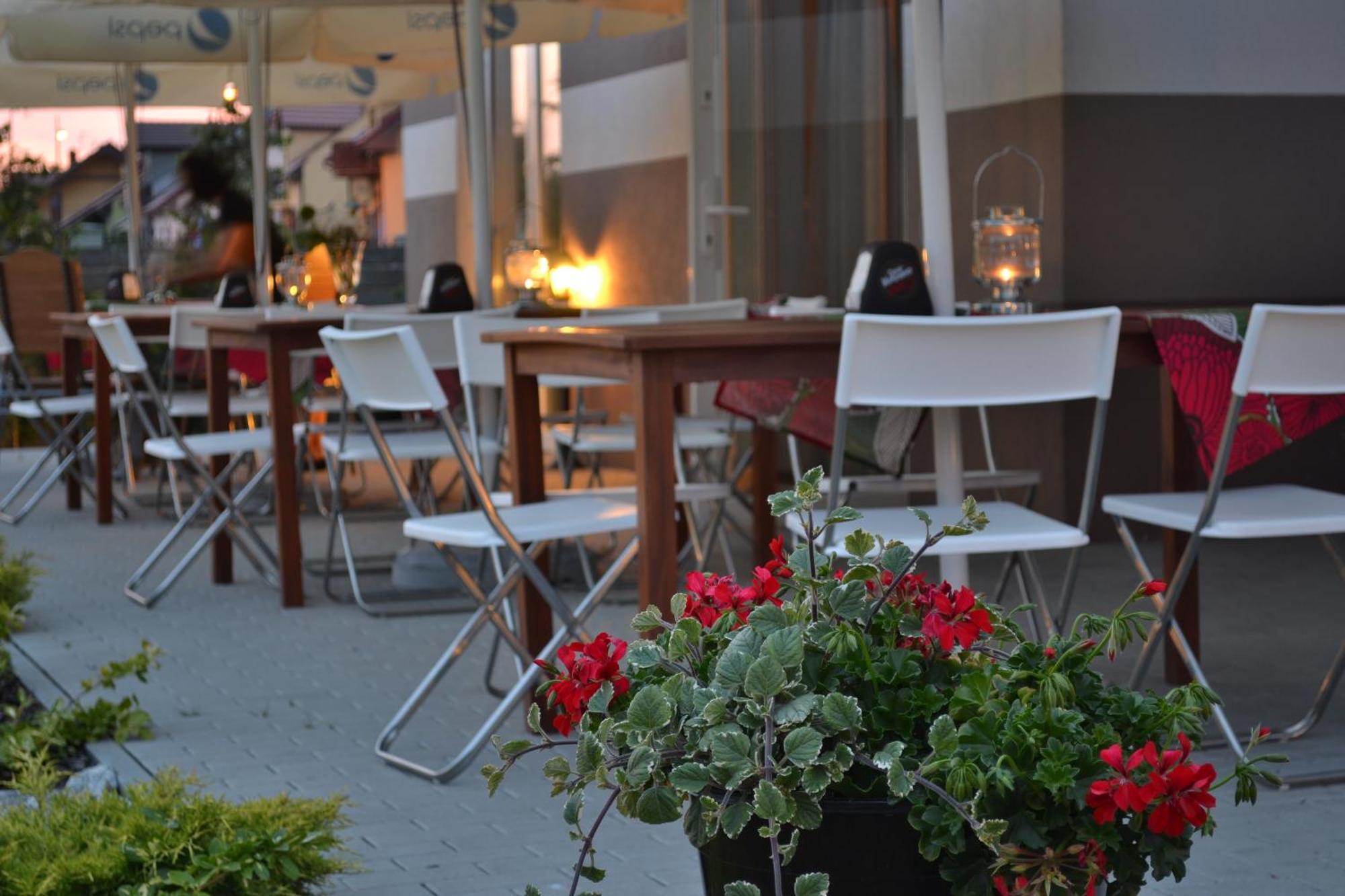 Hotel Graffit Świebodzin Buitenkant foto